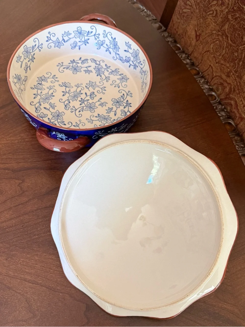 Temp-tations by Tara Floral Lace Blue 2 Quart Round Baking Dish with Lid & Rack